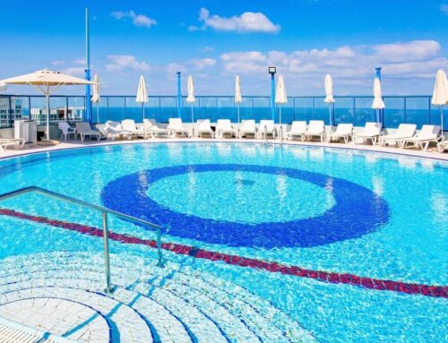 Five Minutes a Day That Keep Pool Water Clear and Inviting